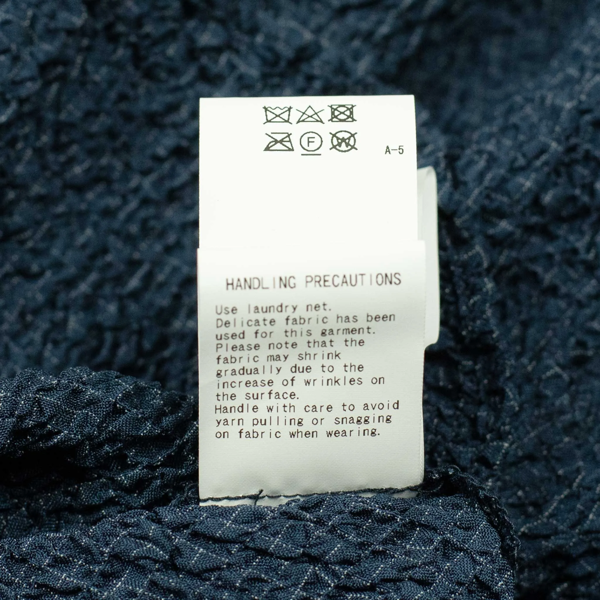 Long sleeve shirt in shirred indigo-dyed cupro