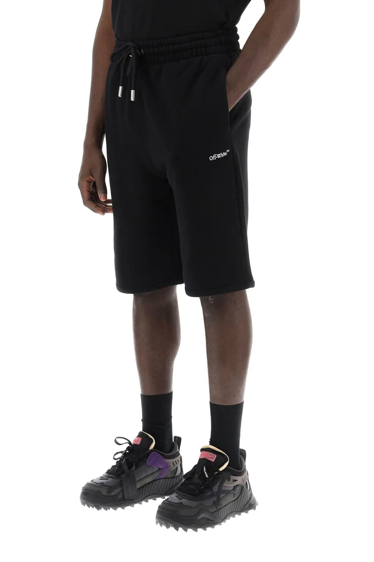 "sporty bermuda shorts with embroidered arrow