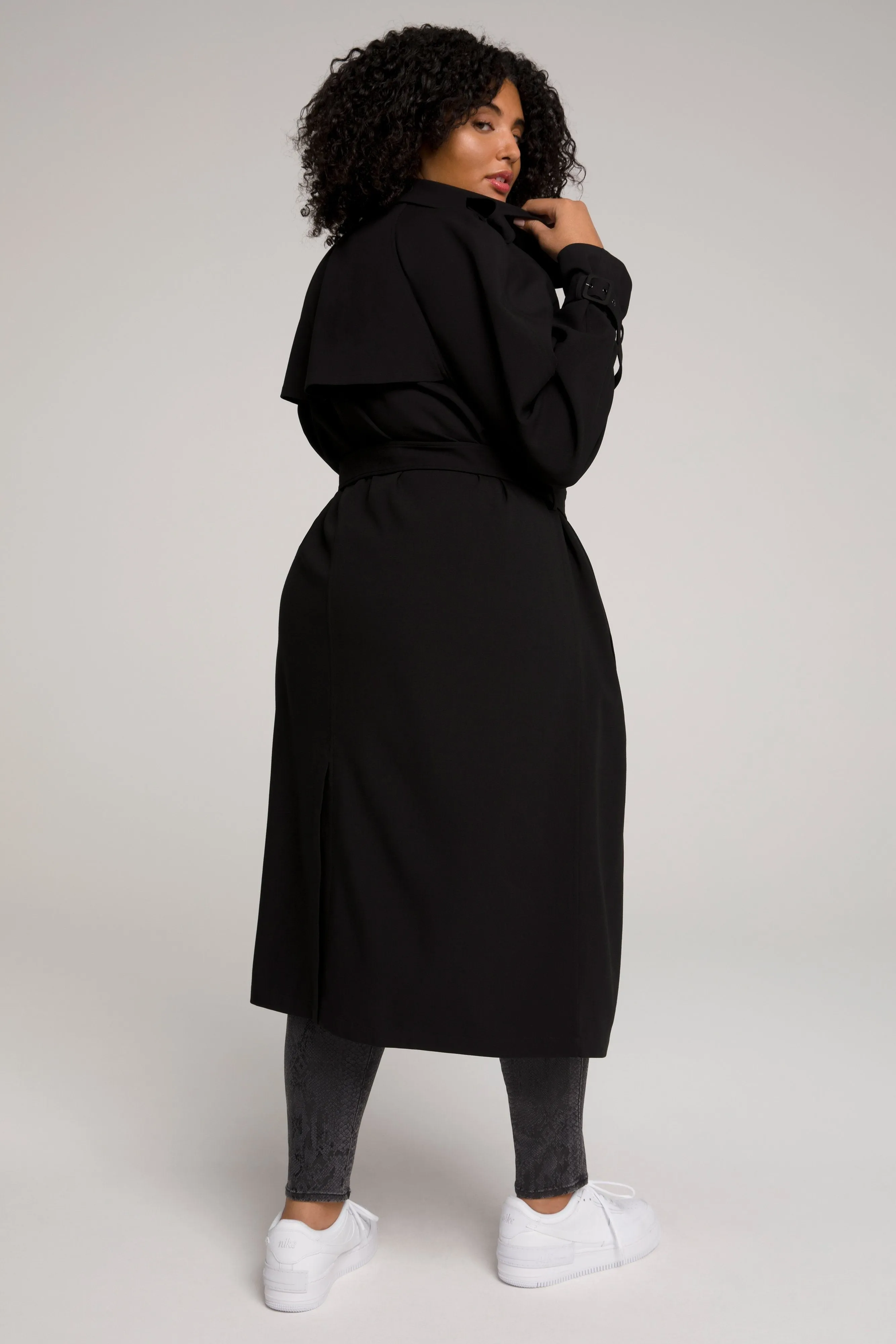 RUNWAY TRENCH | BLACK001