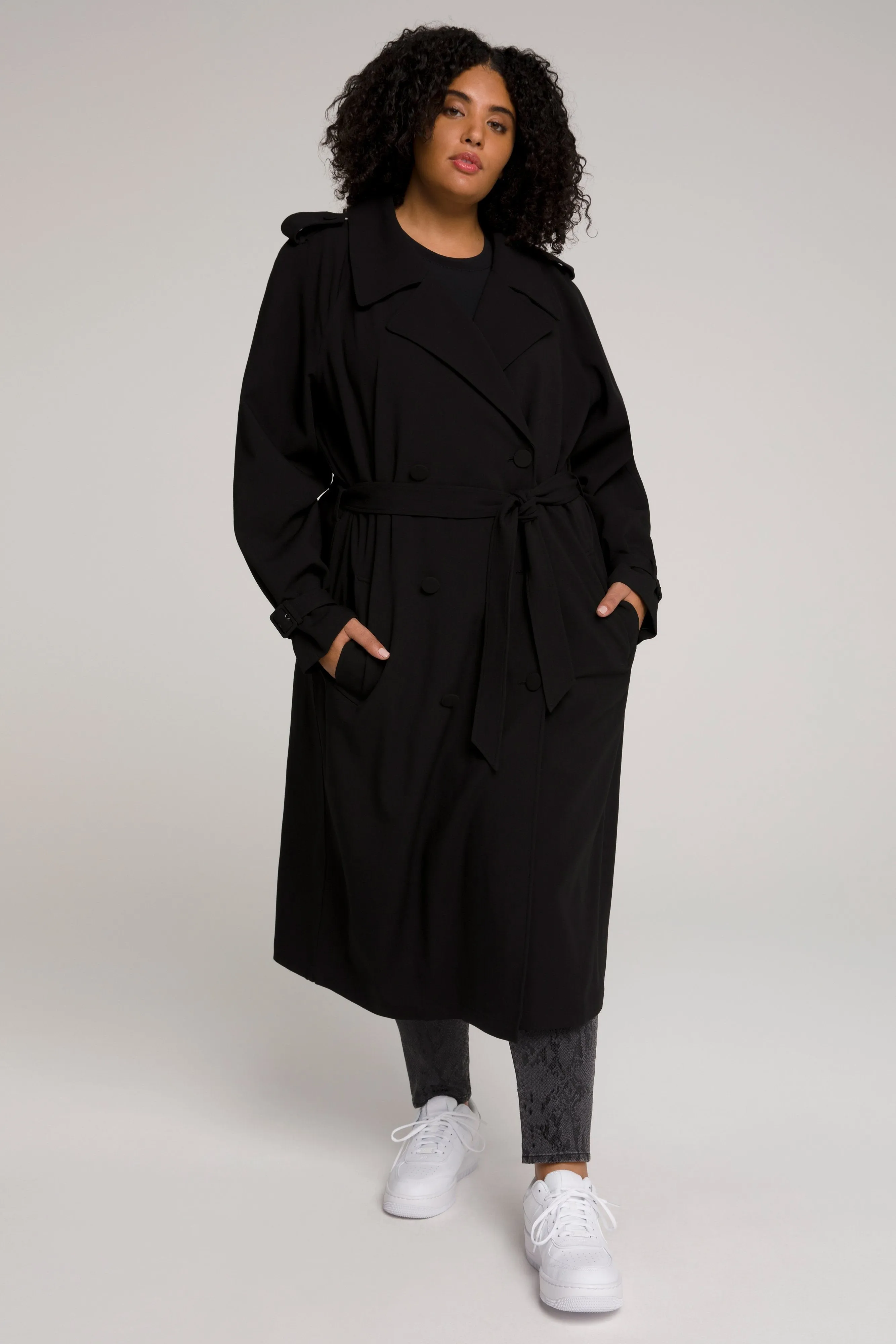 RUNWAY TRENCH | BLACK001