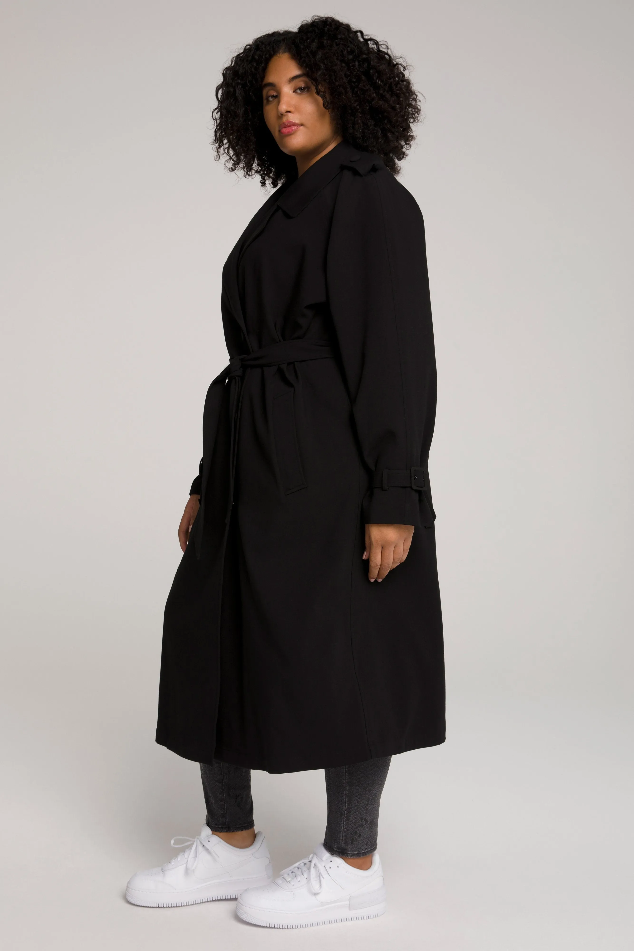 RUNWAY TRENCH | BLACK001