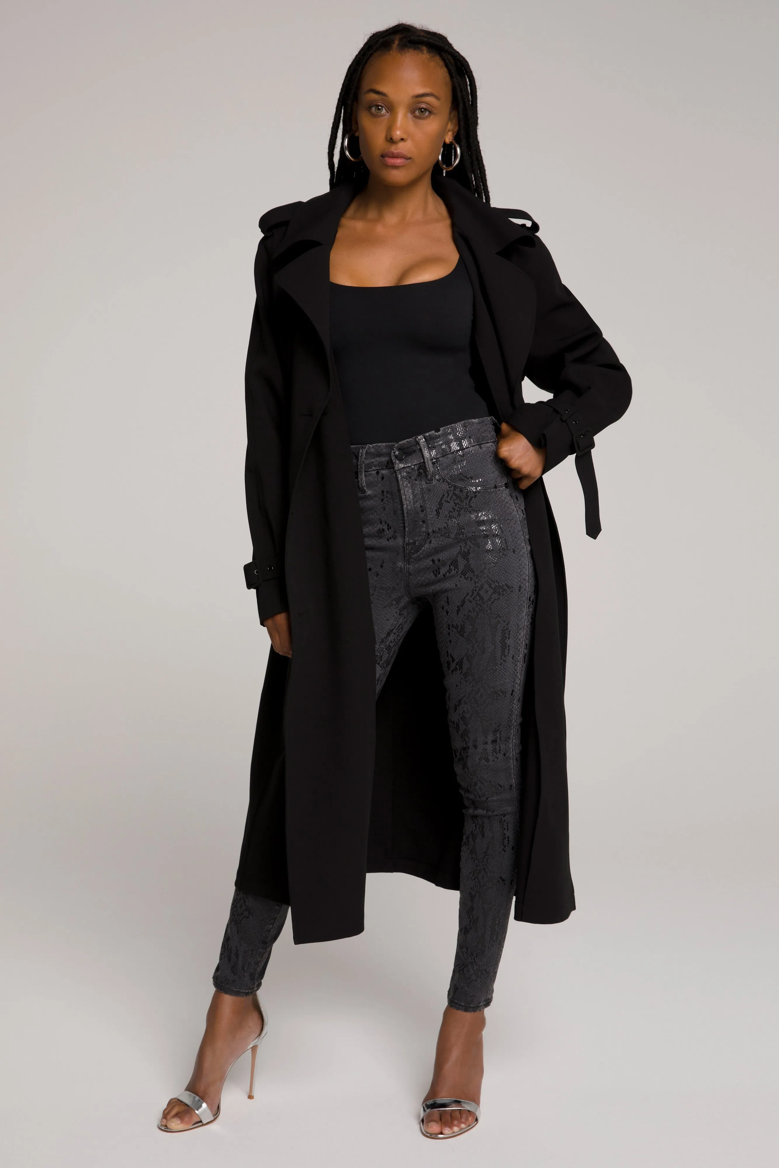 RUNWAY TRENCH | BLACK001