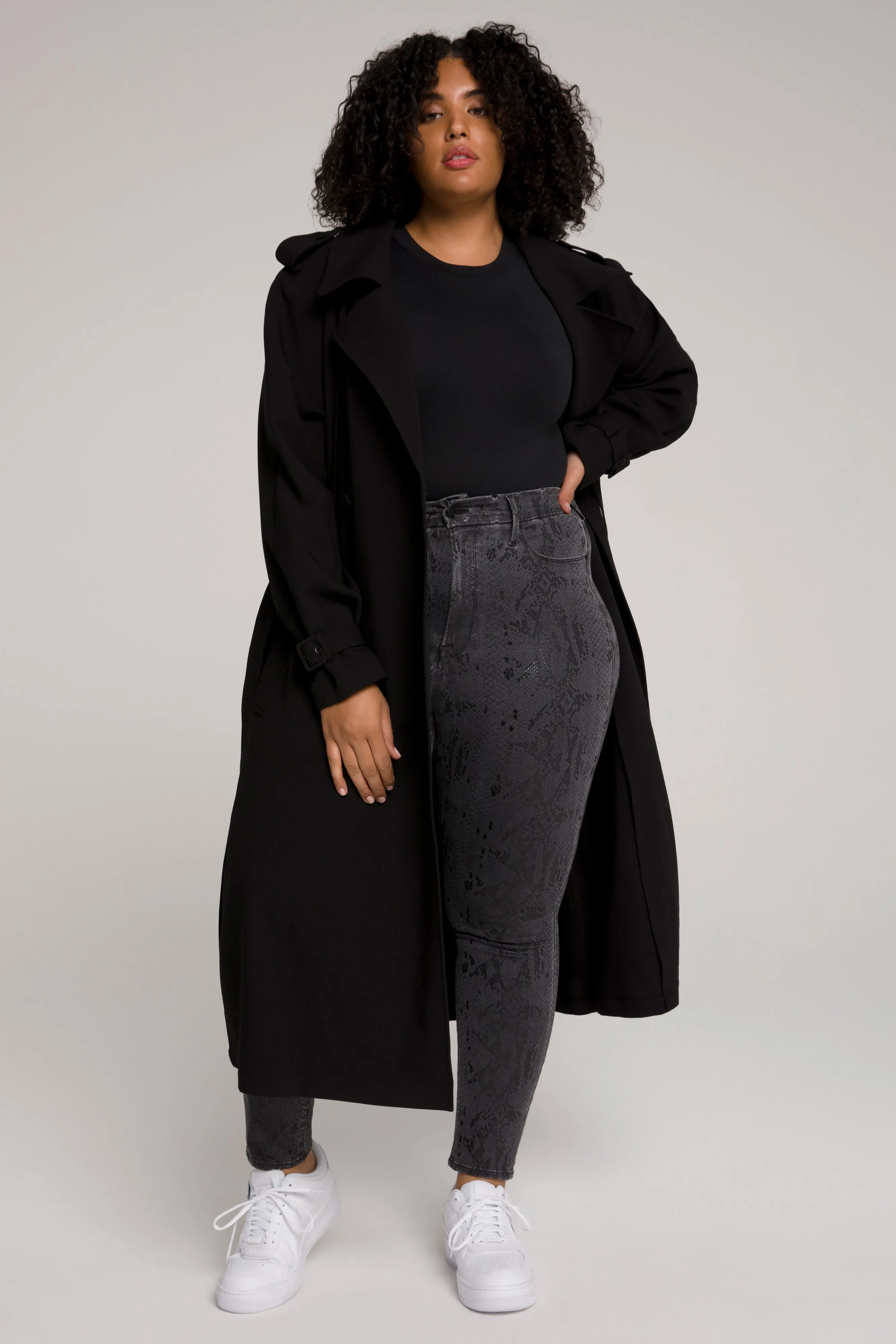RUNWAY TRENCH | BLACK001
